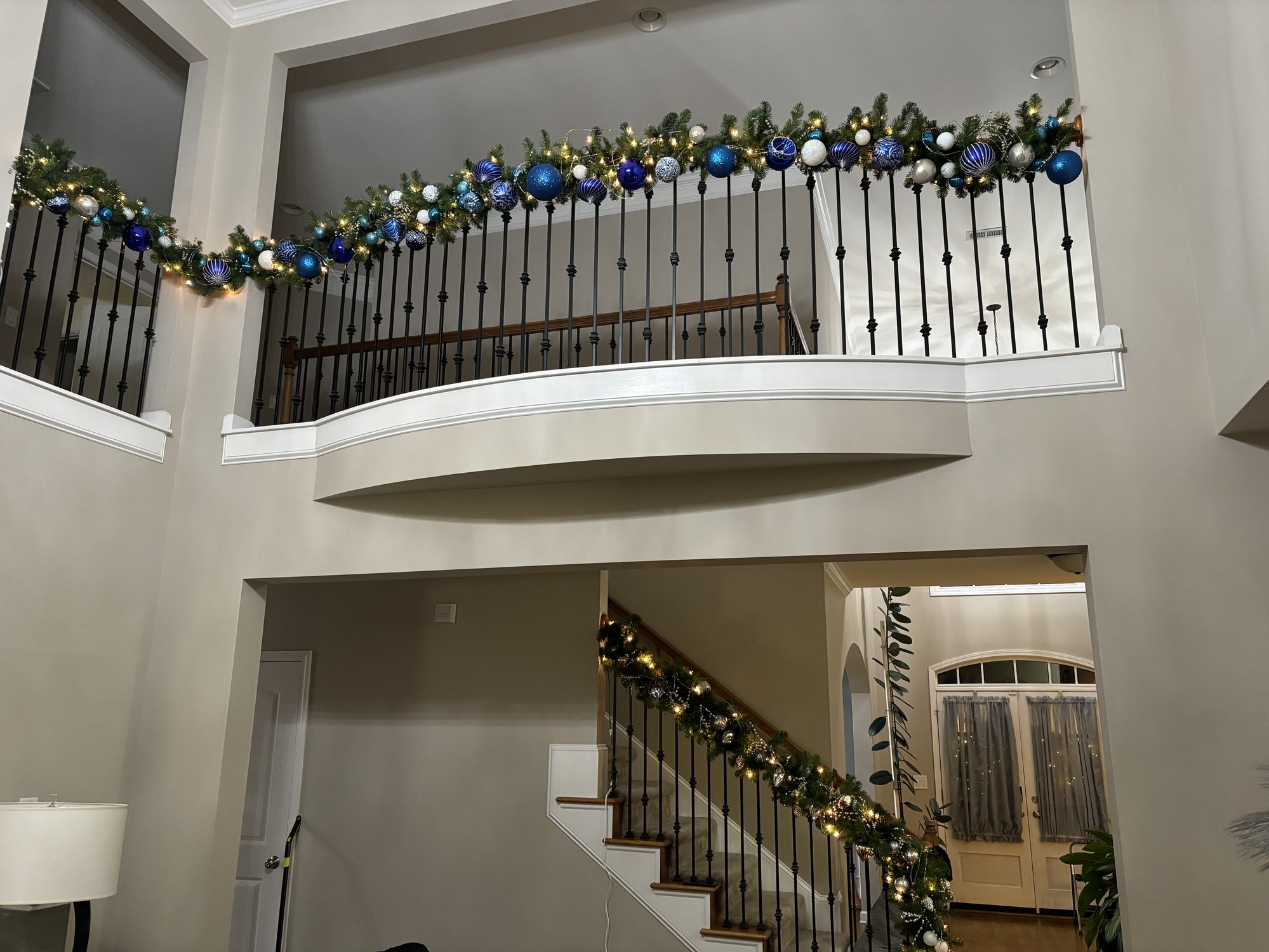 Staircase garland blue ornaments